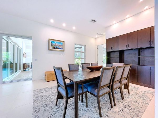 Luxury Home in Sarasota - Five Bedroom Elegance Awaits