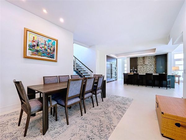 Luxury Home in Sarasota - Five Bedroom Elegance Awaits