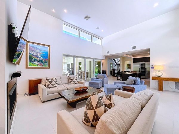 Luxury Home in Sarasota - Five Bedroom Elegance Awaits