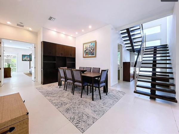 Luxury Home in Sarasota - Five Bedroom Elegance Awaits