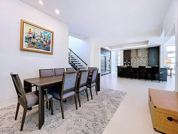 Luxury Home in Sarasota - Five Bedroom Elegance Awaits
