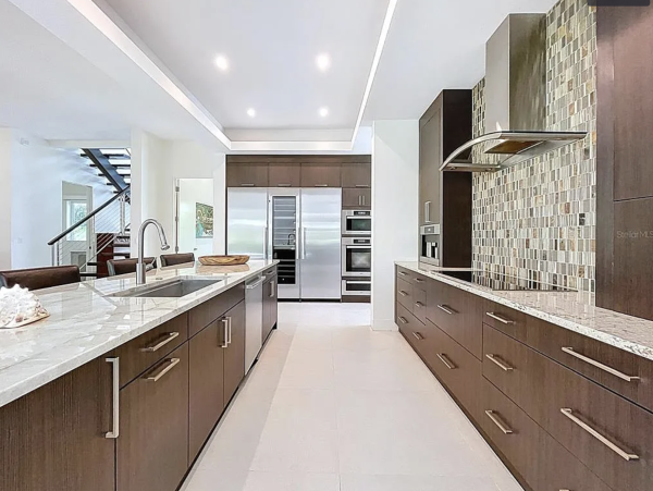 Luxury Home in Sarasota - Five Bedroom Elegance Awaits