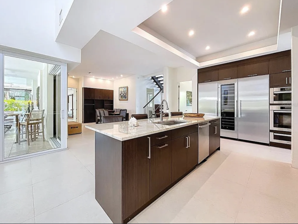 Luxury Home in Sarasota - Five Bedroom Elegance Awaits