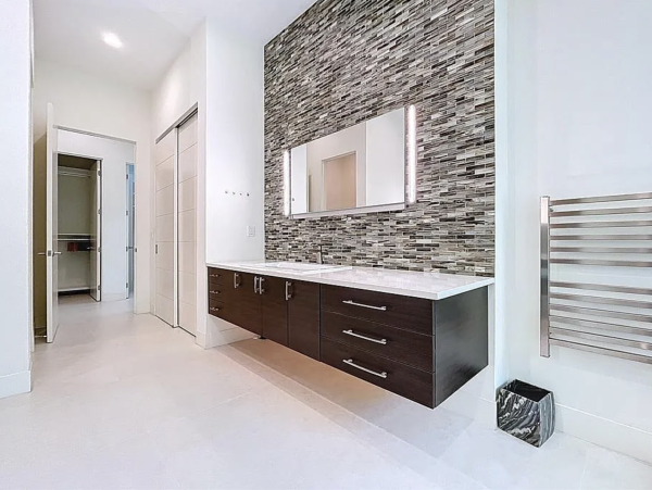 Luxury Home in Sarasota - Five Bedroom Elegance Awaits