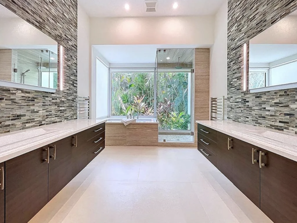 Luxury Home in Sarasota - Five Bedroom Elegance Awaits