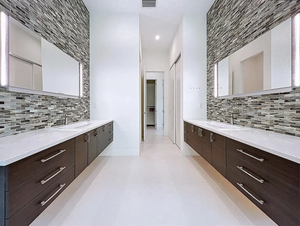 Luxury Home in Sarasota - Five Bedroom Elegance Awaits
