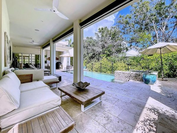 Luxury Home in Sarasota - Five Bedroom Elegance Awaits