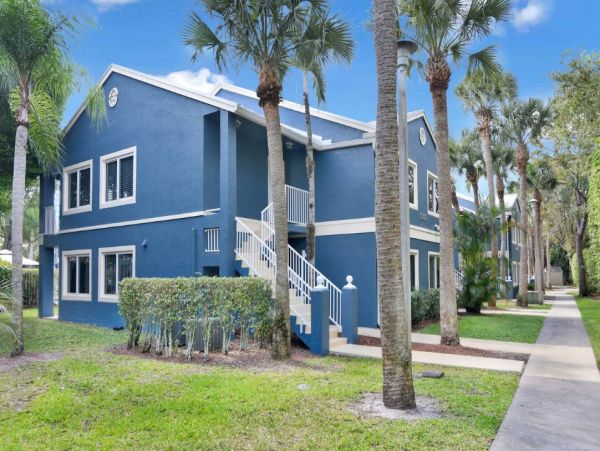Luxurious 3-Bedroom Condo in West Boca Raton - Ideal for Tennis & Family Getaways