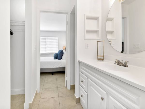 Luxurious 3-Bedroom Condo in West Boca Raton - Ideal for Tennis & Family Getaways