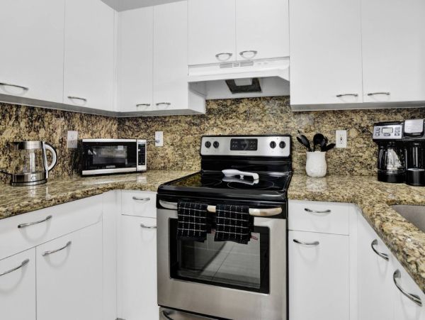 Luxurious 3-Bedroom Condo in West Boca Raton - Ideal for Tennis & Family Getaways