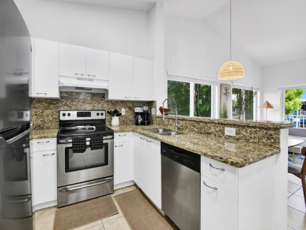 Luxurious 3-Bedroom Condo in West Boca Raton - Ideal for Tennis & Family Getaways