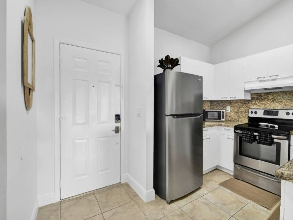 Luxurious 3-Bedroom Condo in West Boca Raton - Ideal for Tennis & Family Getaways