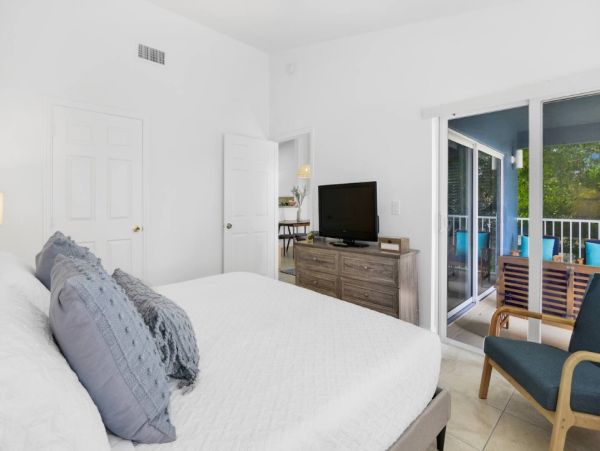 Luxurious 3-Bedroom Condo in West Boca Raton - Ideal for Tennis & Family Getaways