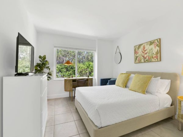 Luxurious 3-Bedroom Condo in West Boca Raton - Ideal for Tennis & Family Getaways