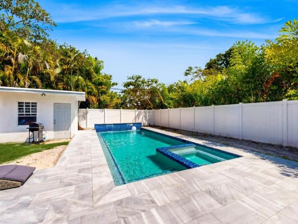 Fort Lauderdale 3-Bedroom Home - Private Pool & Modern Amenities