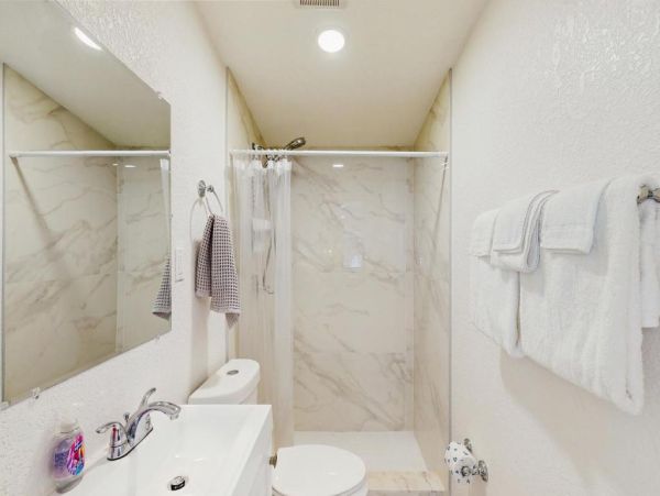 Fort Lauderdale 3-Bedroom Home - Private Pool & Modern Amenities