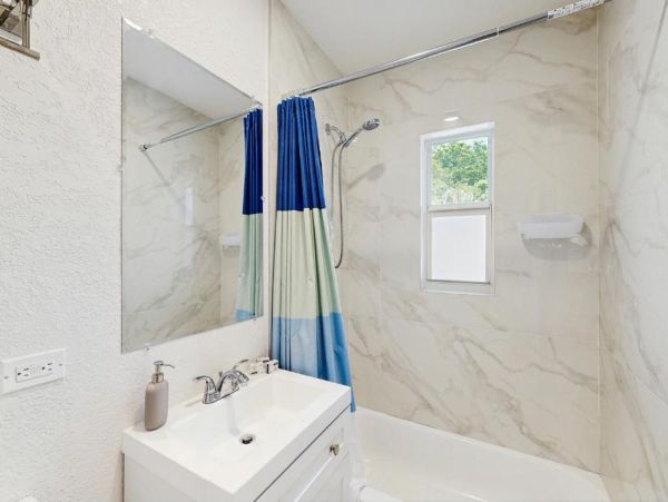Fort Lauderdale 3-Bedroom Home - Private Pool & Modern Amenities