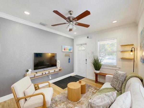 Fort Lauderdale 3-Bedroom Home - Private Pool & Modern Amenities