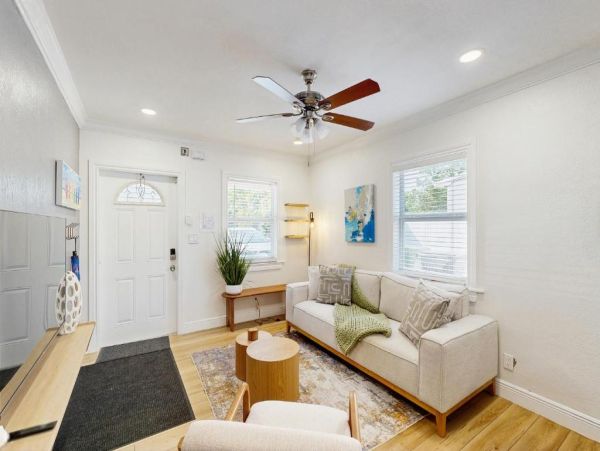 Fort Lauderdale 3-Bedroom Home - Private Pool & Modern Amenities