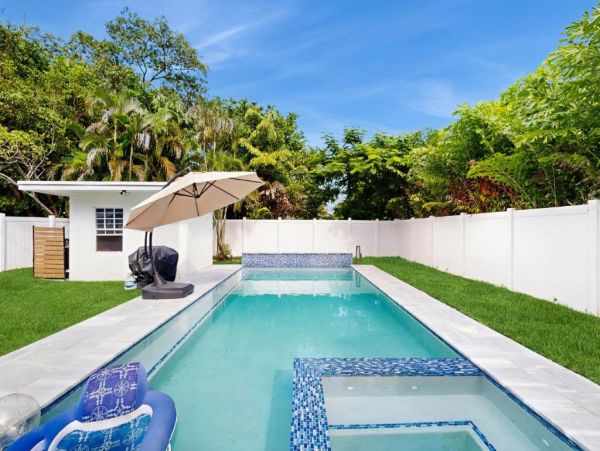 Fort Lauderdale 3-Bedroom Home - Private Pool & Modern Amenities
