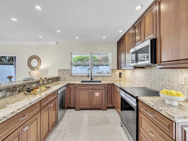 Fort Lauderdale Vacation Rental - Courtyard Pool Home Near Beach