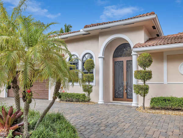 Fort Lauderdale Vacation Rental - Courtyard Pool Home Near Beach