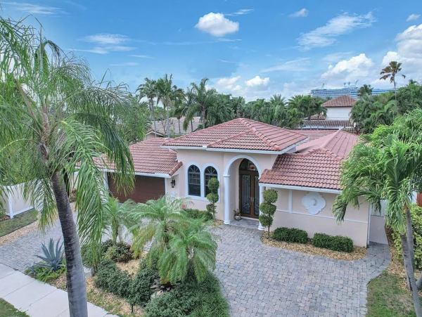 Fort Lauderdale Vacation Rental - Courtyard Pool Home Near Beach