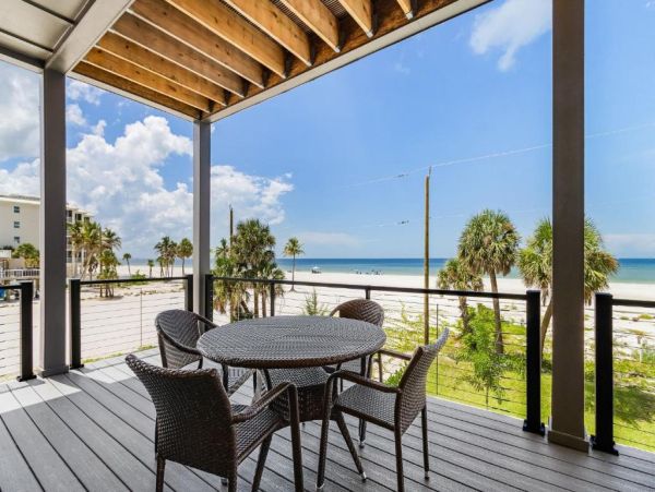 Luxurious Beachfront Retreat in Fort Myers