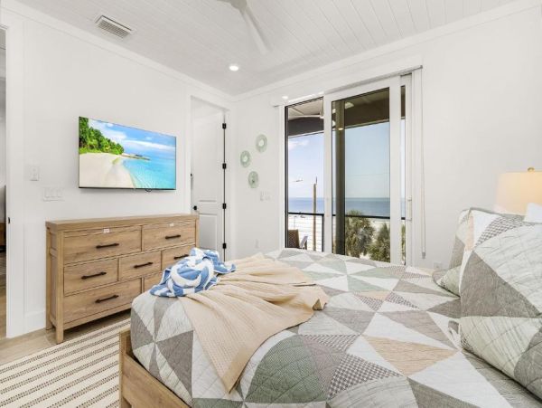 Luxurious Beachfront Retreat in Fort Myers