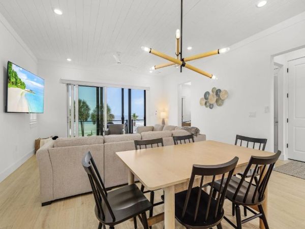 Luxurious Beachfront Retreat in Fort Myers