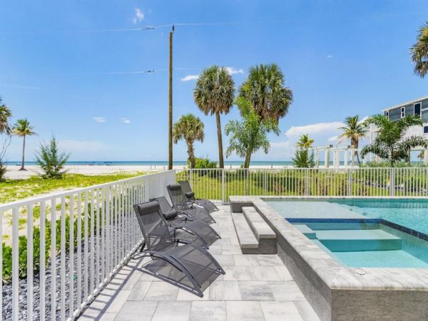 Luxurious Beachfront Retreat in Fort Myers