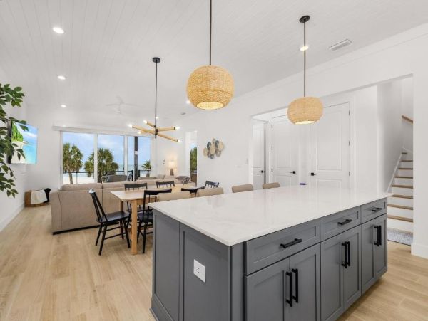 Luxurious Beachfront Retreat in Fort Myers