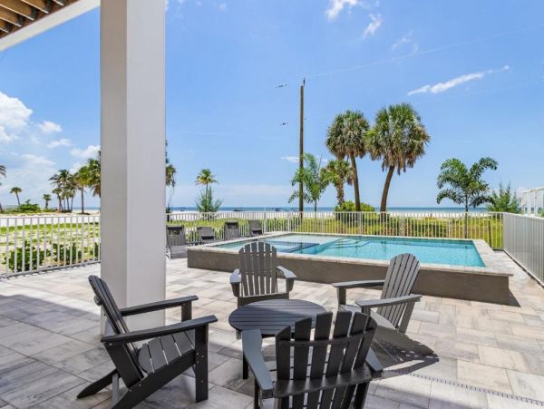 Luxurious Beachfront Retreat in Fort Myers