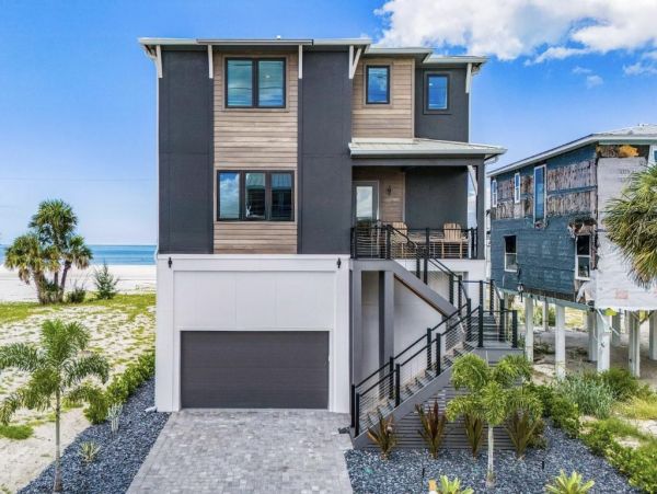 Luxurious Beachfront Retreat in Fort Myers