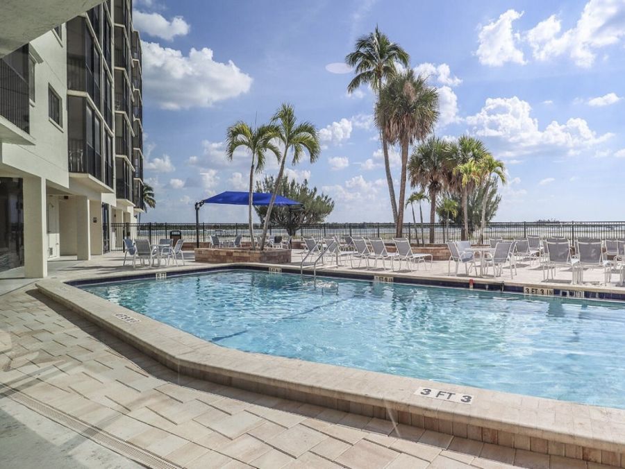Beachfront Paradise at Fort Myers - Stunning Condo Rental Two Bedroom