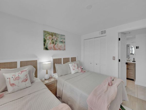 Beachfront Paradise at Fort Myers - Stunning Condo Rental Two Bedroom
