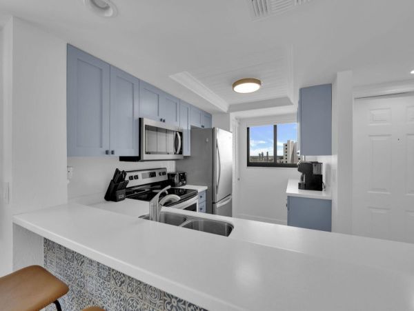 Beachfront Paradise at Fort Myers - Stunning Condo Rental Two Bedroom