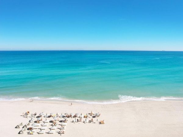 Beachfront Condo with Ocean Views & Luxurious Amenities in Sunny Isles Beach