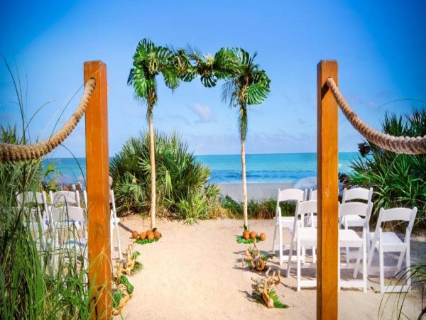 Beachfront Condo with Ocean Views & Luxurious Amenities in Sunny Isles Beach