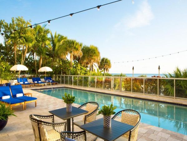 Beachfront Condo with Ocean Views & Luxurious Amenities in Sunny Isles Beach