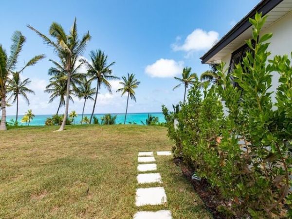 Luxurious Beachfront Four Bedroom Rental in Eleuthera