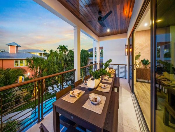 World Class Luxury Walk to Siesta Key Village Vacation Home NEW ARRIVAL!