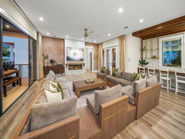 World Class Luxury Walk to Siesta Key Village Vacation Home NEW ARRIVAL!