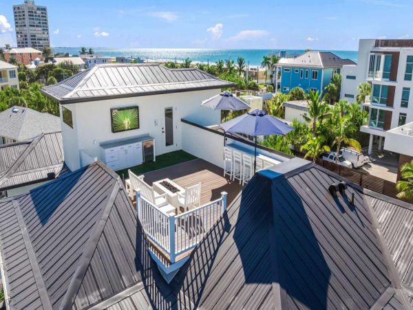 World Class Luxury Walk to Siesta Key Village Vacation Home NEW ARRIVAL!