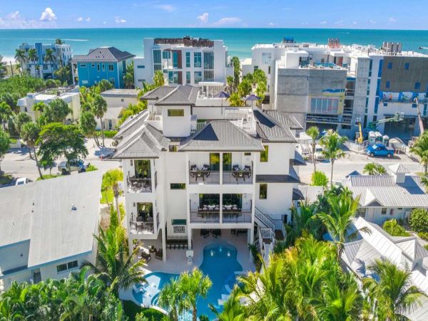 World Class Luxury Walk to Siesta Key Village Vacation Home NEW ARRIVAL!