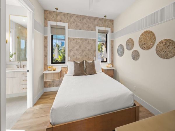 World Class Luxury Walk to Siesta Key Village Vacation Home NEW ARRIVAL!