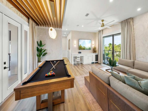 World Class Luxury Walk to Siesta Key Village Vacation Home NEW ARRIVAL!