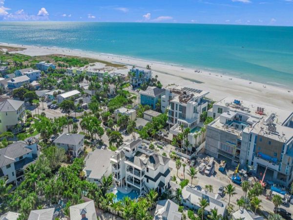 World Class Luxury Walk to Siesta Key Village Vacation Home NEW ARRIVAL!