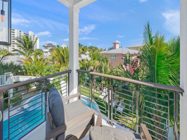 World Class Luxury Walk to Siesta Key Village Vacation Home NEW ARRIVAL!