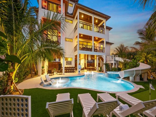 World Class Luxury Walk to Siesta Key Village Vacation Home NEW ARRIVAL!